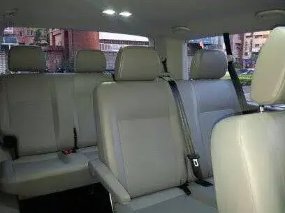 福斯九人座：旅遊包車、機場接送